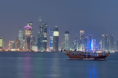Cruzeiro Doha Dhow de 2 horas e caminhada pela Corniche